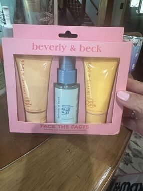 beverly & beck Face The Facts Skincare Trio – skincare gift set , new
